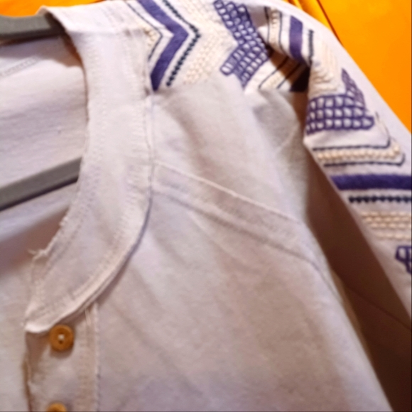 NEW EASEL LIGHT WEIGHT LONG SLEEVE WIRH EMBROIDERY - Picture 3 of 4